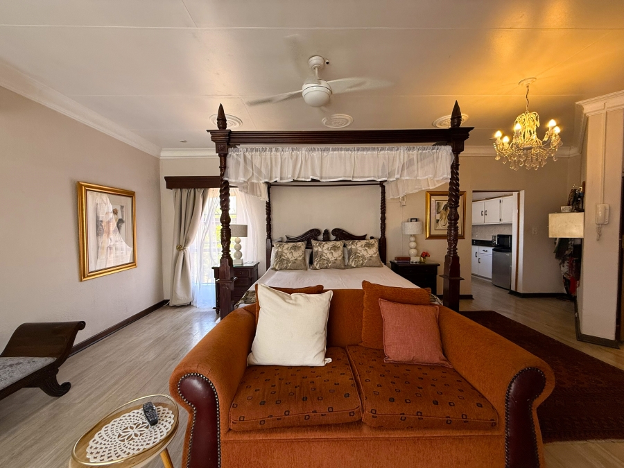 6 Bedroom Property for Sale in Van Der Hoff Park North West